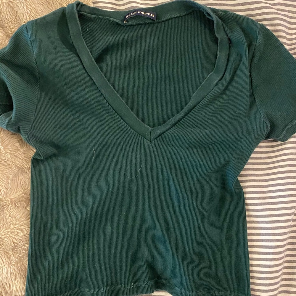 Green brandy cropped v neck baby tee!
